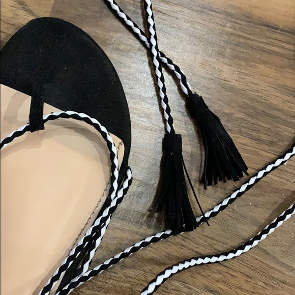 💕Black and White Lace Up Gladiator Sandals - Picture 2 of 4